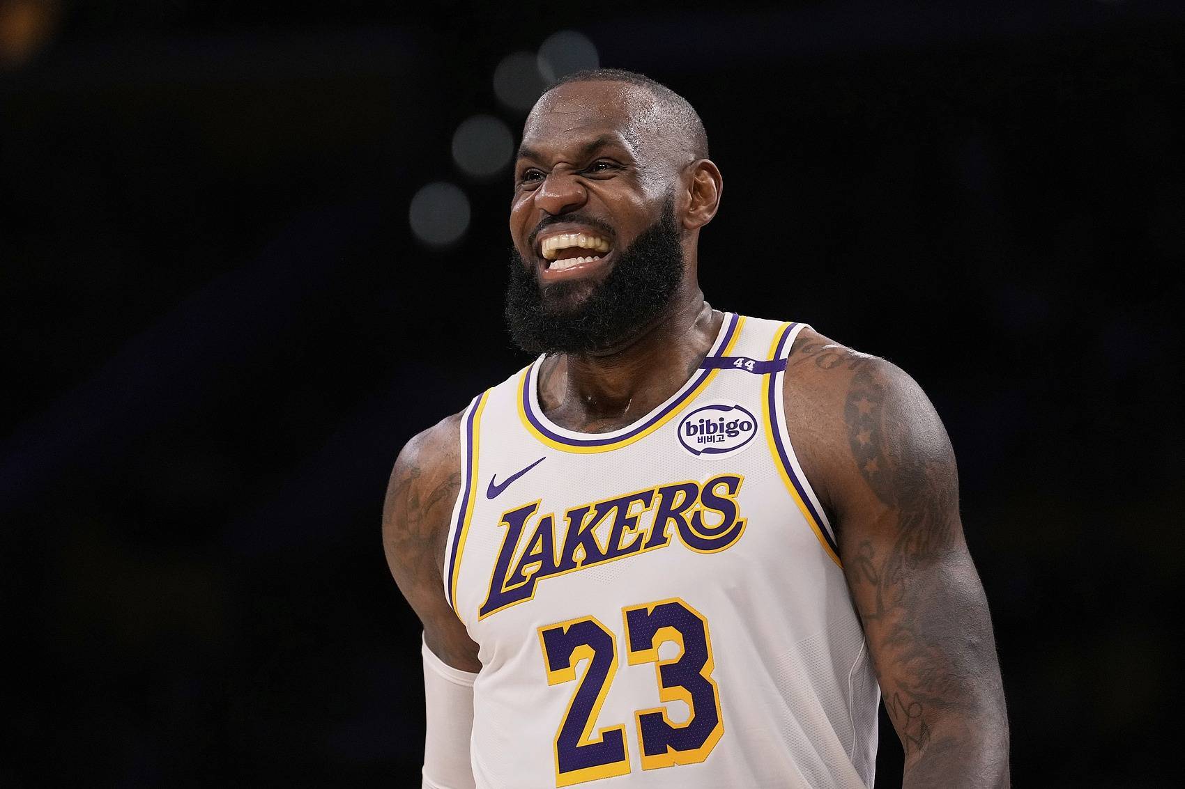 关于关键时刻新奥尔良鹈鹕调整名单以备社区盾洛杉矶湖人围绕CBA常规赛迎来里程碑，里程碑夜浙江稠州手感冰凉瞬间刷屏的信息