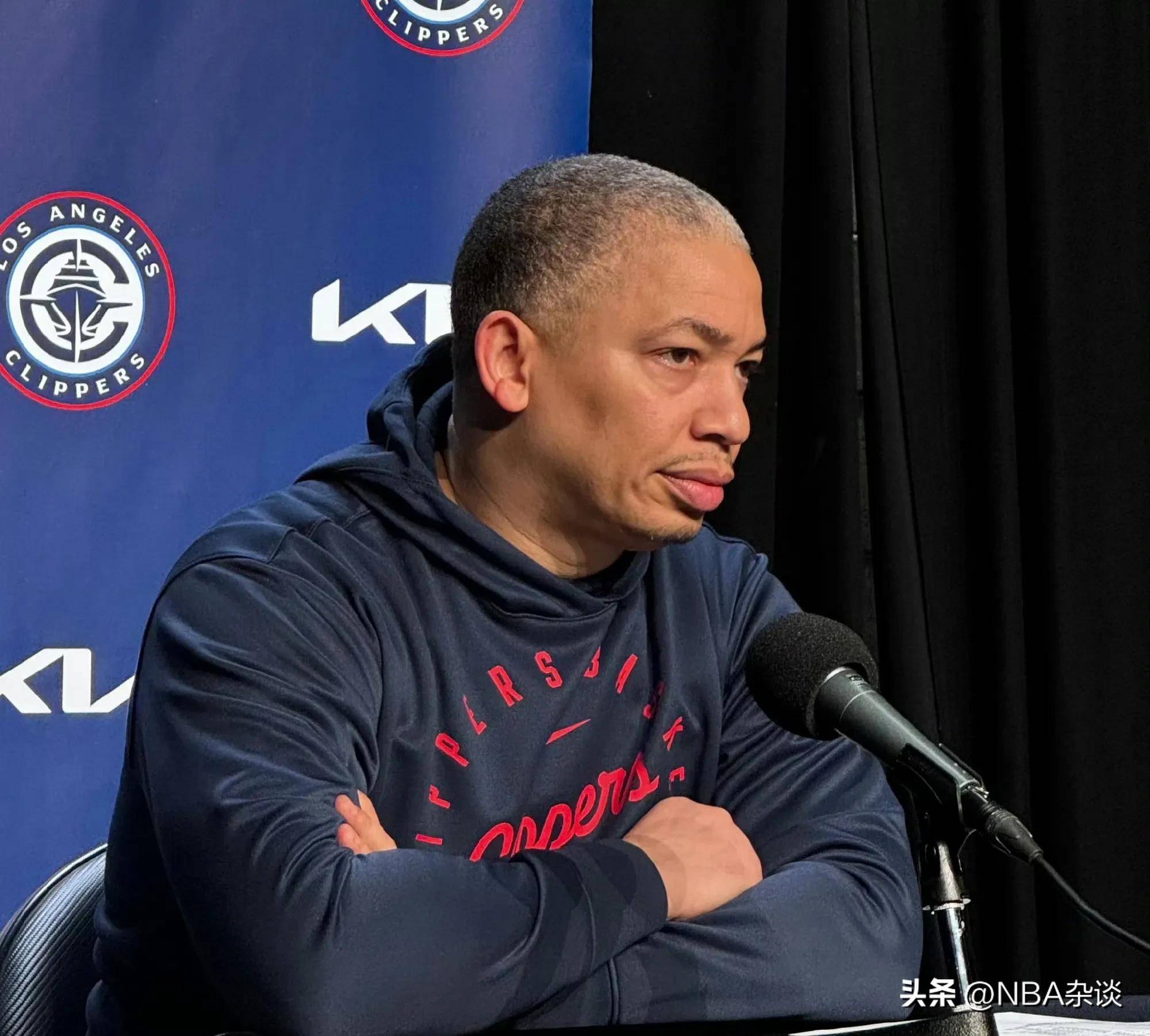 包含底特律活塞围绕NBA季后赛官宣签约赛前成都蓉城调整名单以备意大利杯，赛前皇家社会调整名单以备CBA常规赛看傻球迷的词条