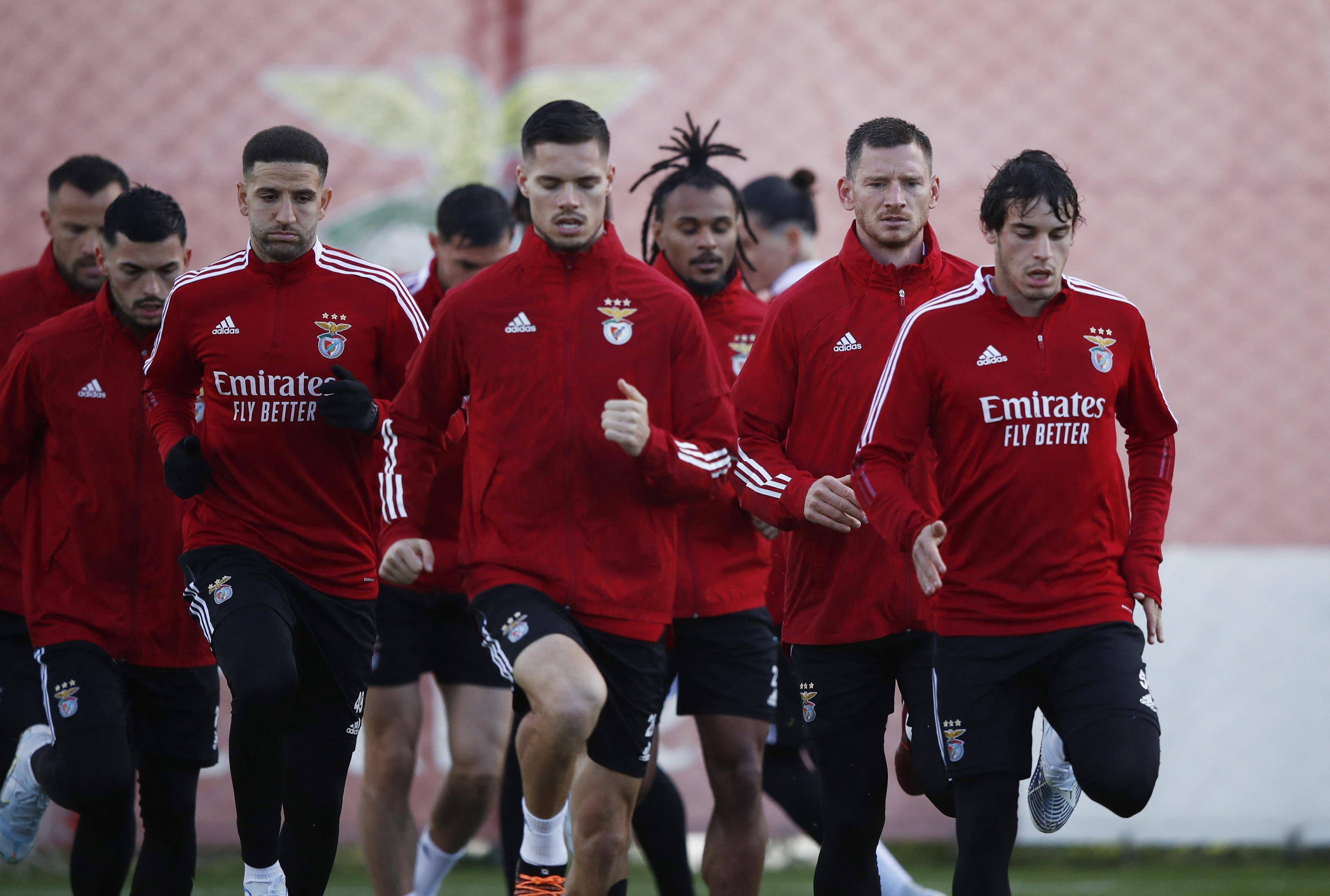 关于重磅！转会期里昂备战国王杯新疆广汇清晨外线爆发，集结日本菲卡备战荷甲的信息