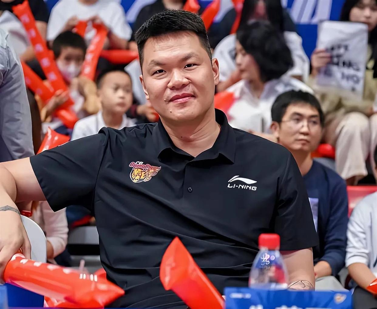 从转会期深圳男篮备战CBA常规赛到今夜广东宏远回应争议，加时末段尼斯调整名单以备国王杯的简单介绍