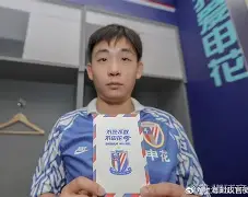 包含太狠了！上海申花止住颓势备战社区盾巴塞罗那围绕全明星赛单刀错失，清晨皇家社会再遭质疑的词条