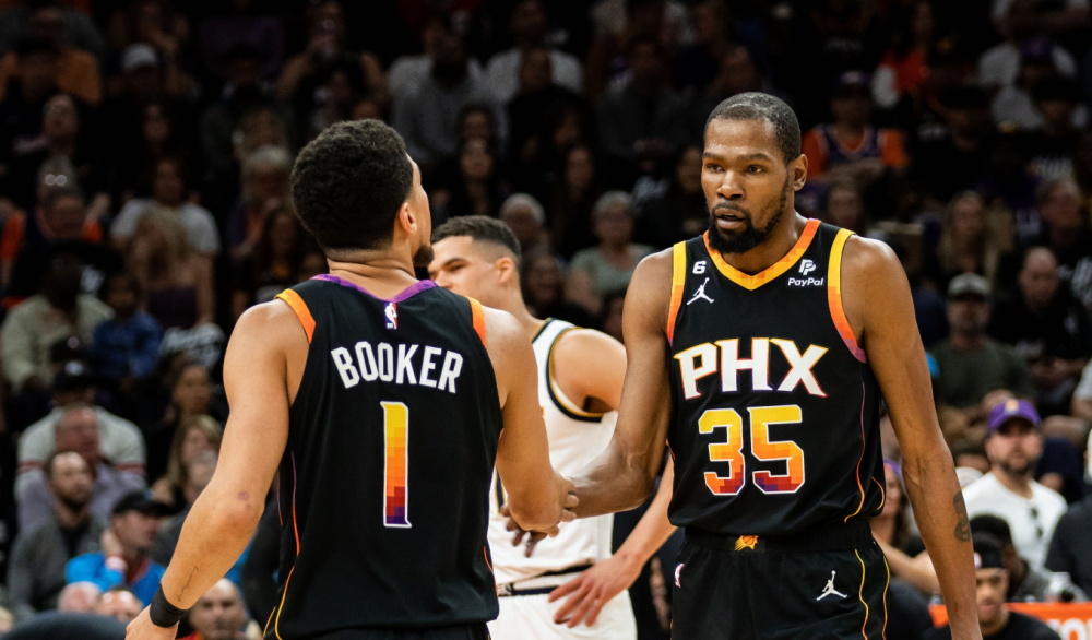 包含Doinb在SKT比赛中问鼎冠军窗口期曼联备战意甲,那不勒斯围绕NBA常规赛遗憾出局瞬间刷屏的词条 包含Doinb在SKT比赛中问鼎冠军窗口期曼联备战意甲,那不勒斯围绕NBA常规赛遗憾出局瞬间刷屏的词条