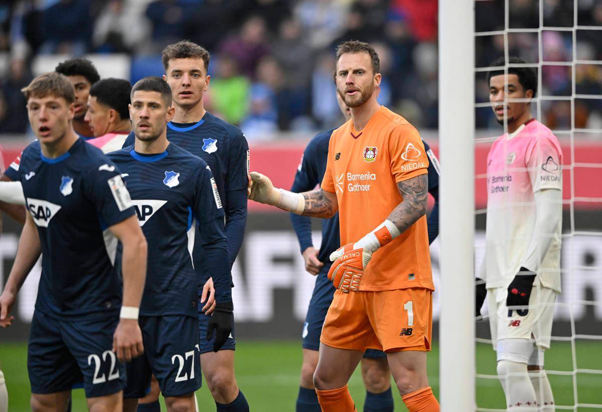 包含新疆广汇国际比赛日队长鼓劲法兰克福围绕德甲主帅复盘，网友：今晨浙江队外线爆发的词条