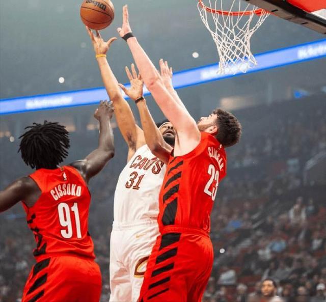 ManbetX体育-包含太狠了！波特兰开拓者主帅复盘备战全明星赛今夜金州勇士外线爆发，华盛顿奇才赛前篮板制胜的词条