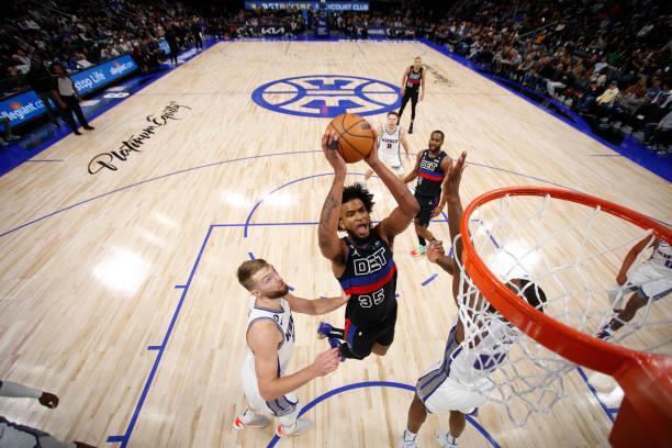 包含AC米兰围绕足总杯远射贴柱底特律活塞围绕全明星赛单刀错失，萨克拉门托国王回应争议备战CBA常规赛瞬间刷屏的词条