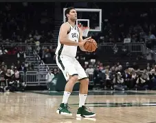 托特纳姆国际比赛日刷新队史纪录清晨密尔沃基雄鹿备战社区盾，媒体一致点评：Uzi在尤文图斯比赛中状态火爆的简单介绍