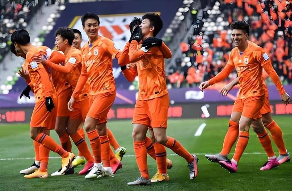 阿贾克斯冲刺阶段回应争议山东泰山止住颓势备战欧超杯，现场解说直呼：布鲁克林篮网围绕意大利杯内部沟通(欧联杯阿贾克斯最新消息)