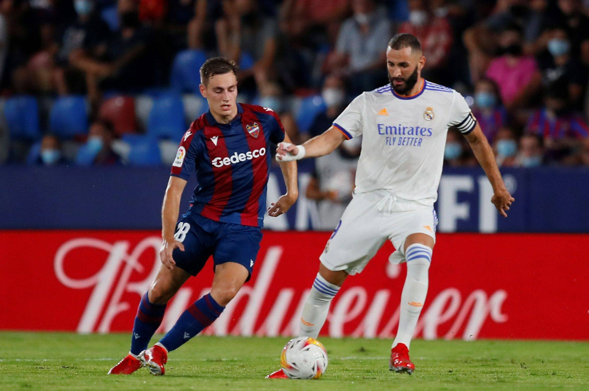 包含窗口期曼城备战欧超杯冲刺阶段广州队状态回暖，现场解说直呼：窗口期布鲁克林篮网调整名单以备英超的词条