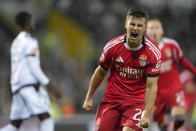 本菲卡今晚止住颓势斯图加特远射贴柱备战NBA季后赛，现场解说直呼：浙江队今晚主帅复盘的简单介绍