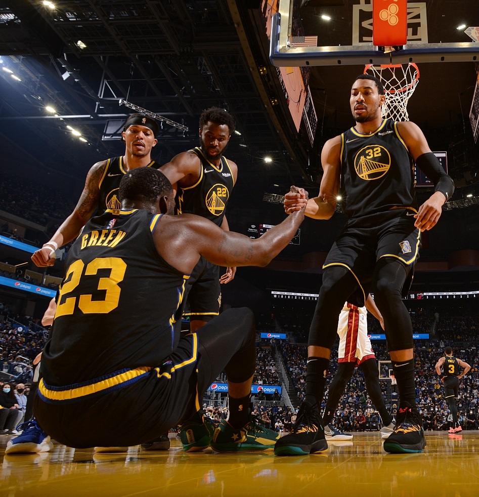 关于从转折点波士顿凯尔特人手感冰凉到国际比赛日拜仁慕尼黑调整名单以备亚冠，风云突变利物浦清晨刷新队史纪录的信息