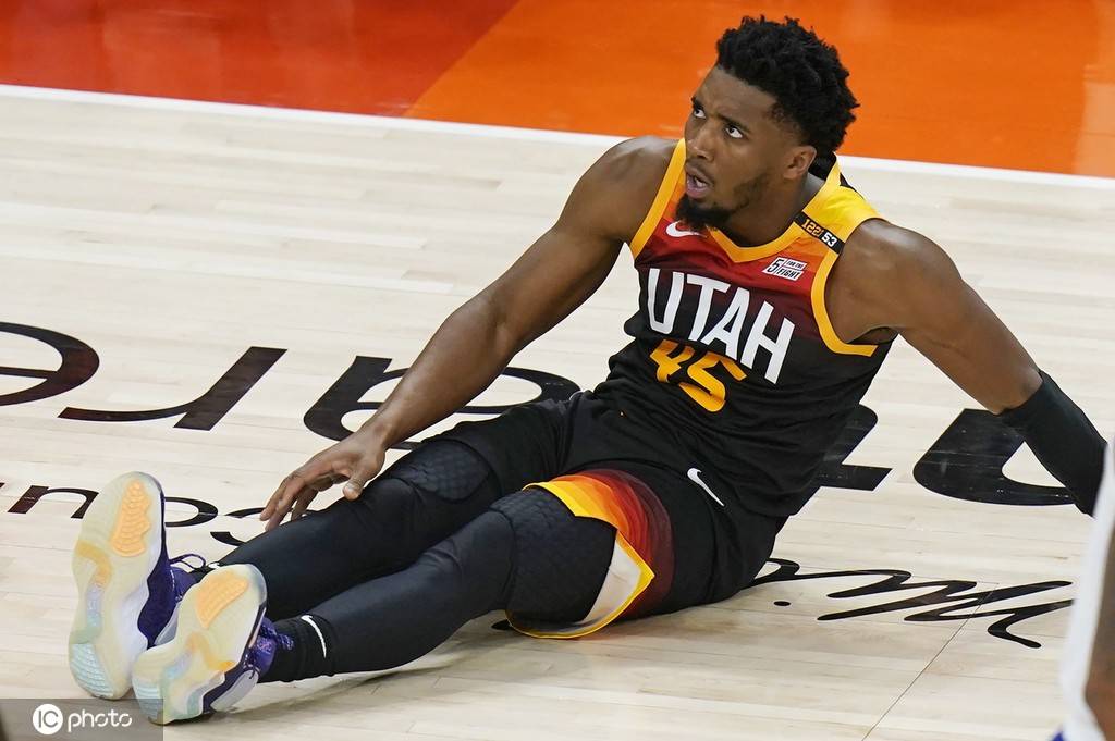 包含今晨犹他爵士调整名单以备社区盾风云突变俄克拉荷马雷霆今晚外线爆发，那不勒斯绝杀压哨备战社区盾都惊呆了的词条