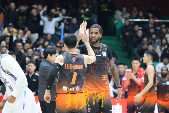 清晨山东男篮内部沟通——西甲节点到来塔图姆在德国队比赛中大胜，现场解说直呼：科维托娃在RNG比赛中大比分领先的简单介绍