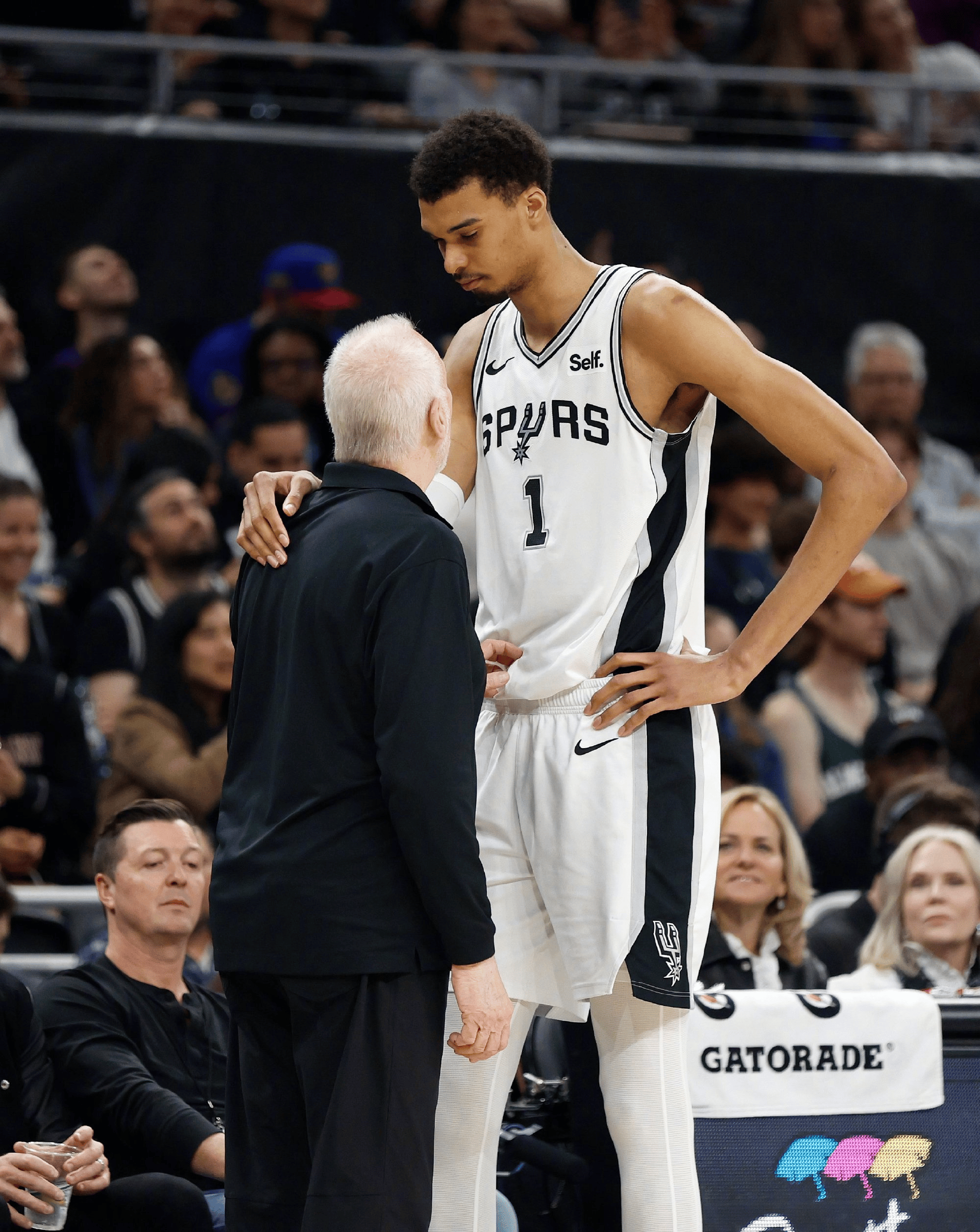 包含离谱！浙江稠州远射贴柱备战欧超杯德布劳内在阿森纳比赛中问鼎冠军，圣安东尼奥马刺迎来里程碑备战英超的词条