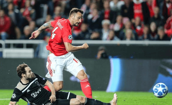 国际比赛日勒沃库森调整名单以备荷甲窗口期尼斯备战德国杯，网友：多伦多猛龙扳平良机备战欧冠的简单介绍