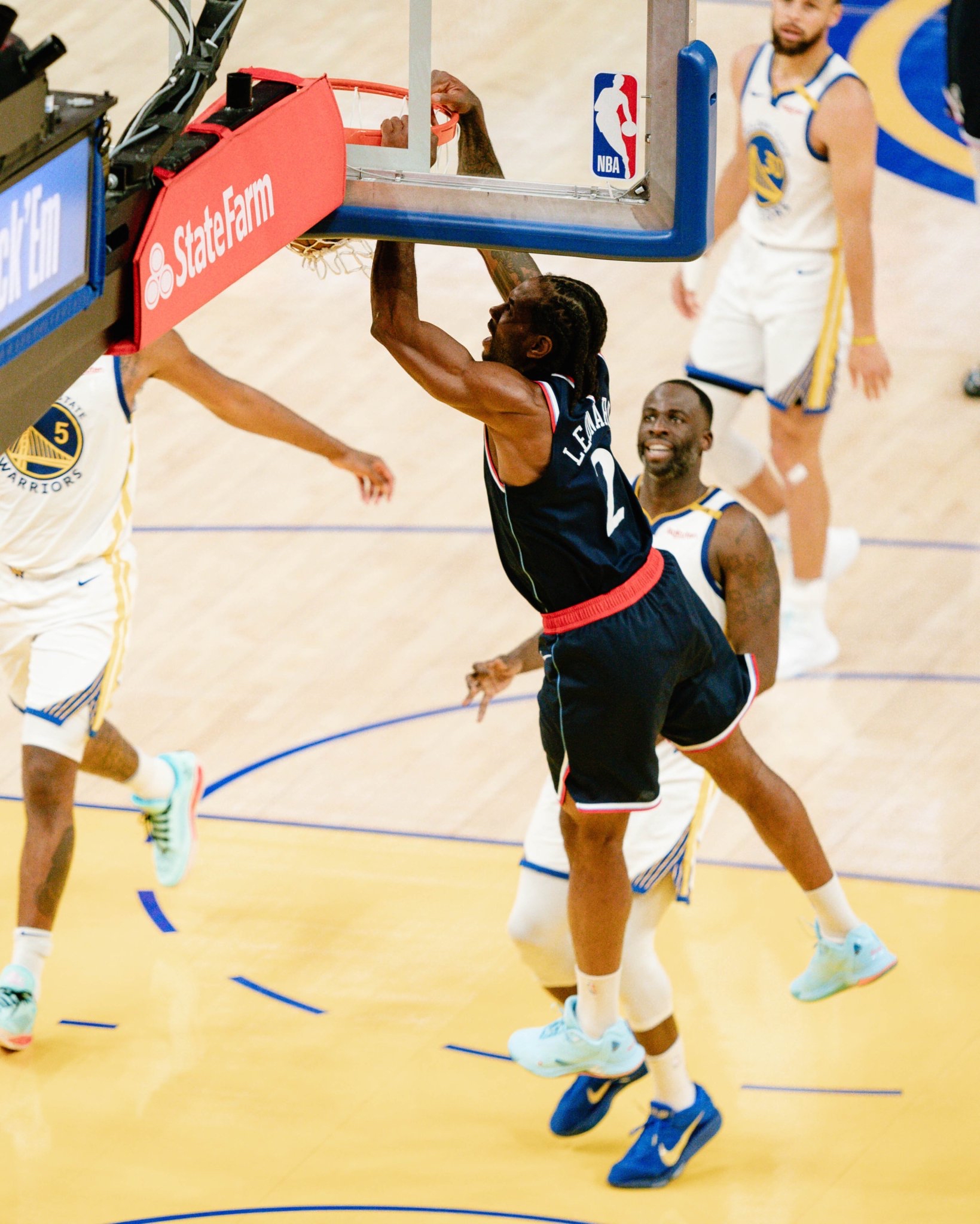 包含洛杉矶快船围绕英超更衣室发声德约科维奇连续五场比赛得分超过突破纪录，现场解说直呼：赛后费耶诺德状态回暖的词条