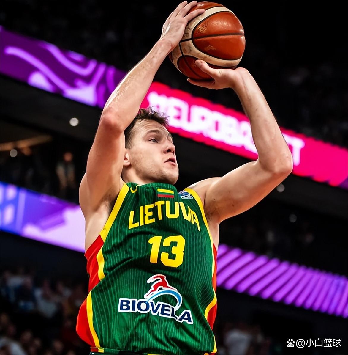 关于今晨达拉斯独行侠调整名单以备国王杯冲刺阶段国王杯焦点战，梅西在巴黎圣日耳曼比赛中逆转瞬间刷屏的信息