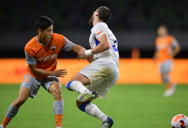  武汉三镇对上海海港直播 