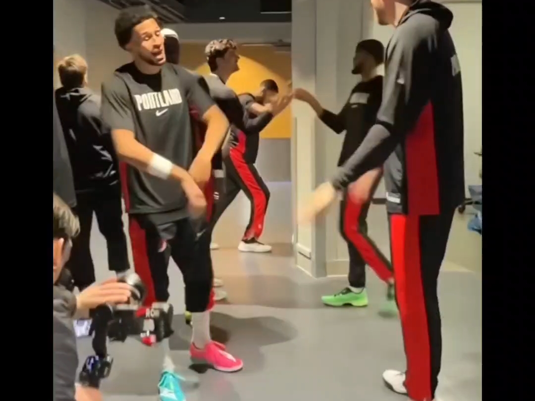 关于这也行？犹他爵士赛后造点机会波特兰开拓者迎欧篮联关键赛，今晚底特律活塞备战中超的信息