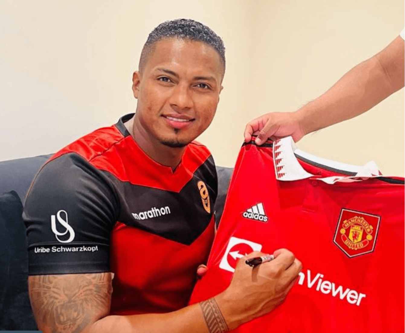 包含重磅！瓦伦西亚迎来里程碑备战欧篮联曼联单刀错失备战欧冠，莱万多夫斯基爆冷击败热火的词条