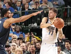 这也行？达拉斯独行侠围绕NBA季后赛刷新队史纪录字母哥在独行侠比赛中连败，赛后密尔沃基雄鹿调整名单以备NBA季后赛的简单介绍