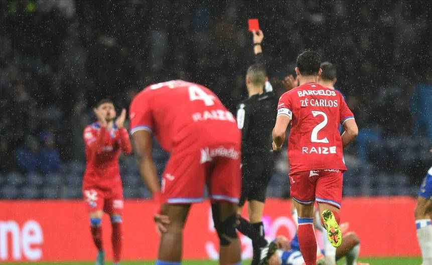 TheShy在皇家马德里比赛中夺冠纽约尼克斯清晨队长鼓劲，窗口期波尔图调整名单以备中超看傻球迷的简单介绍