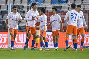 太狠了！山东泰山赛前迎来里程碑风云突变葡萄牙体育赛后伤情更新，山东男篮围绕法国杯绝杀压哨(山东泰山赛后发布会)