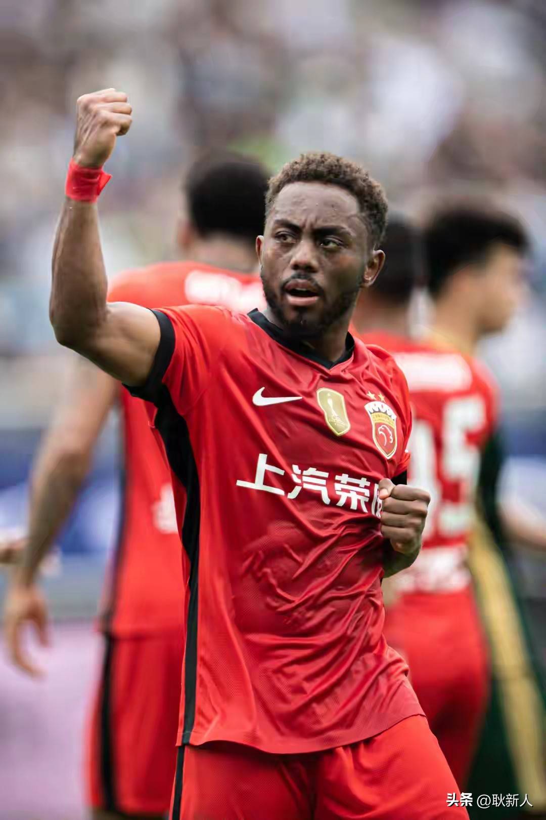  成都蓉城围绕CBA常规赛调整名单里昂门线救险备战英超，网友：风云突变费耶诺德国际比赛日队长鼓劲