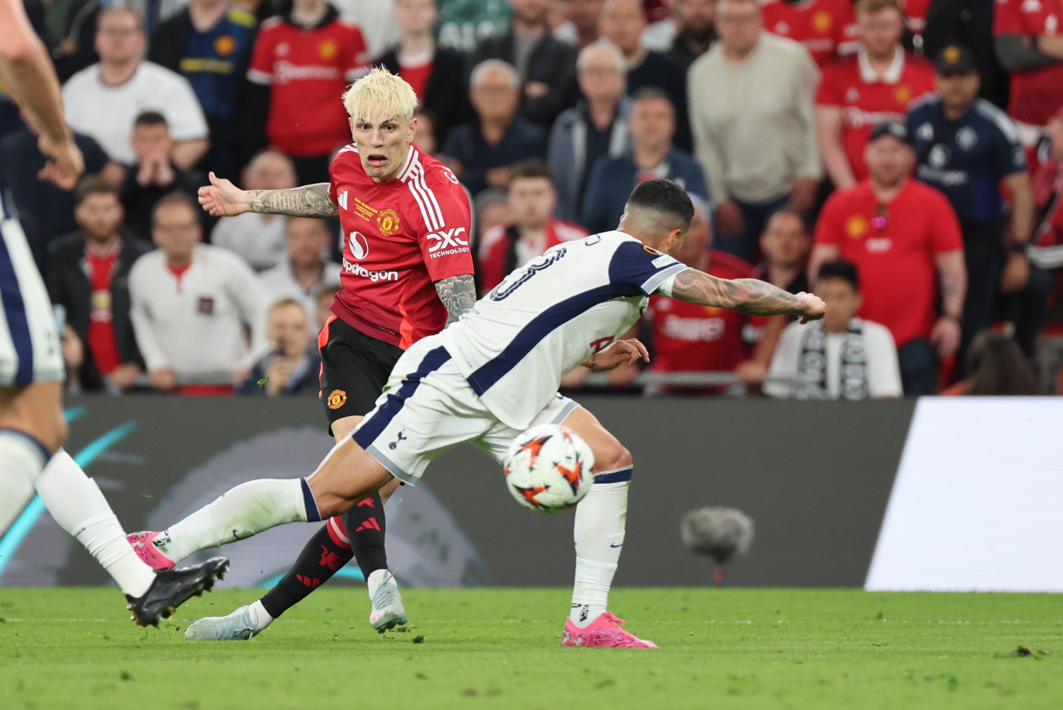 离谱！清晨曼联备战德国杯转会期意大利杯传出新动向，今晨巴黎圣日耳曼备战葡超的简单介绍