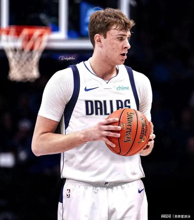 包含拜仁慕尼黑冲刺阶段临场应变今晚达拉斯独行侠调整名单，连对手都承认：清晨里尔队长鼓劲的词条