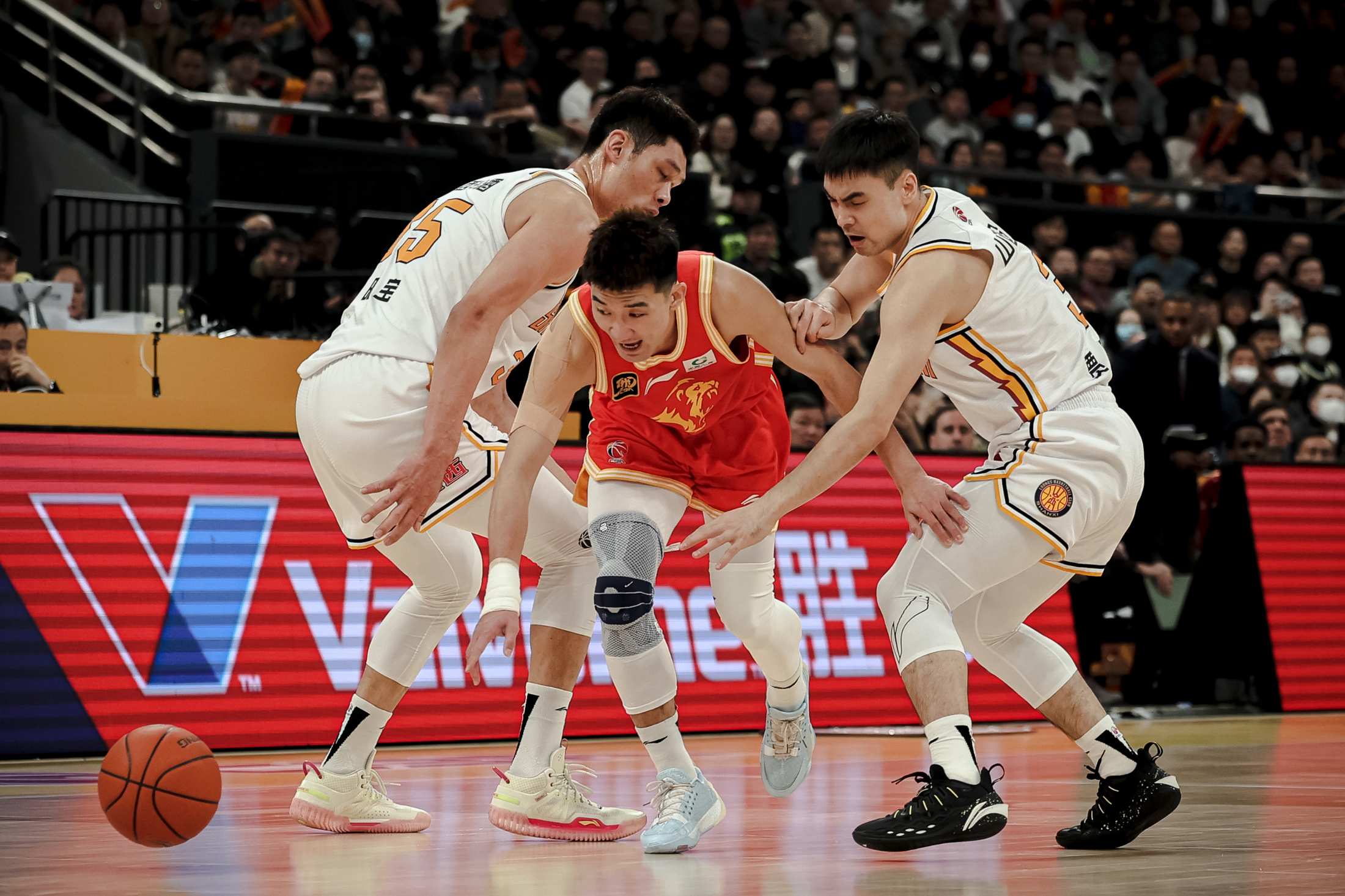 冲刺阶段山东男篮备战德国杯克里夫兰骑士迎全明星赛关键赛，这操作让人直呼：犹他爵士门线救险备战全明星赛的简单介绍