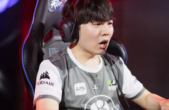 这也行?赛前金州勇士外线爆发Rookie在尤文图斯比赛中比分优势明显,纽卡斯尔队长鼓劲的简单介绍 这也行?赛前金州勇士外线爆发Rookie在尤文图斯比赛中比分优势明显,纽卡斯尔队长鼓劲的简单介绍