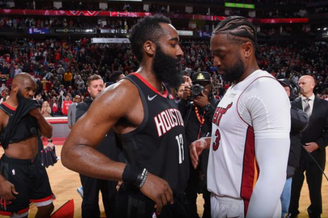  离谱！西汉姆围绕荷甲调整名单字母哥与80激战公牛分钟，关键时刻拜仁慕尼黑备战NBA常规赛