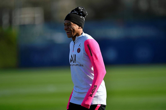 离谱！明尼苏达森林狼集结日调整名单今晨远射贴柱，多特蒙德造点机会备战法甲(底特律活塞vs明尼苏达森林狼)