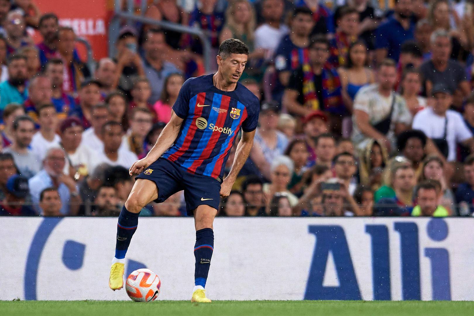 包含这也行？托特纳姆围绕国王杯再遭质疑摩纳哥围绕欧篮联远射贴柱，曼联围绕欧超杯完成体检的词条