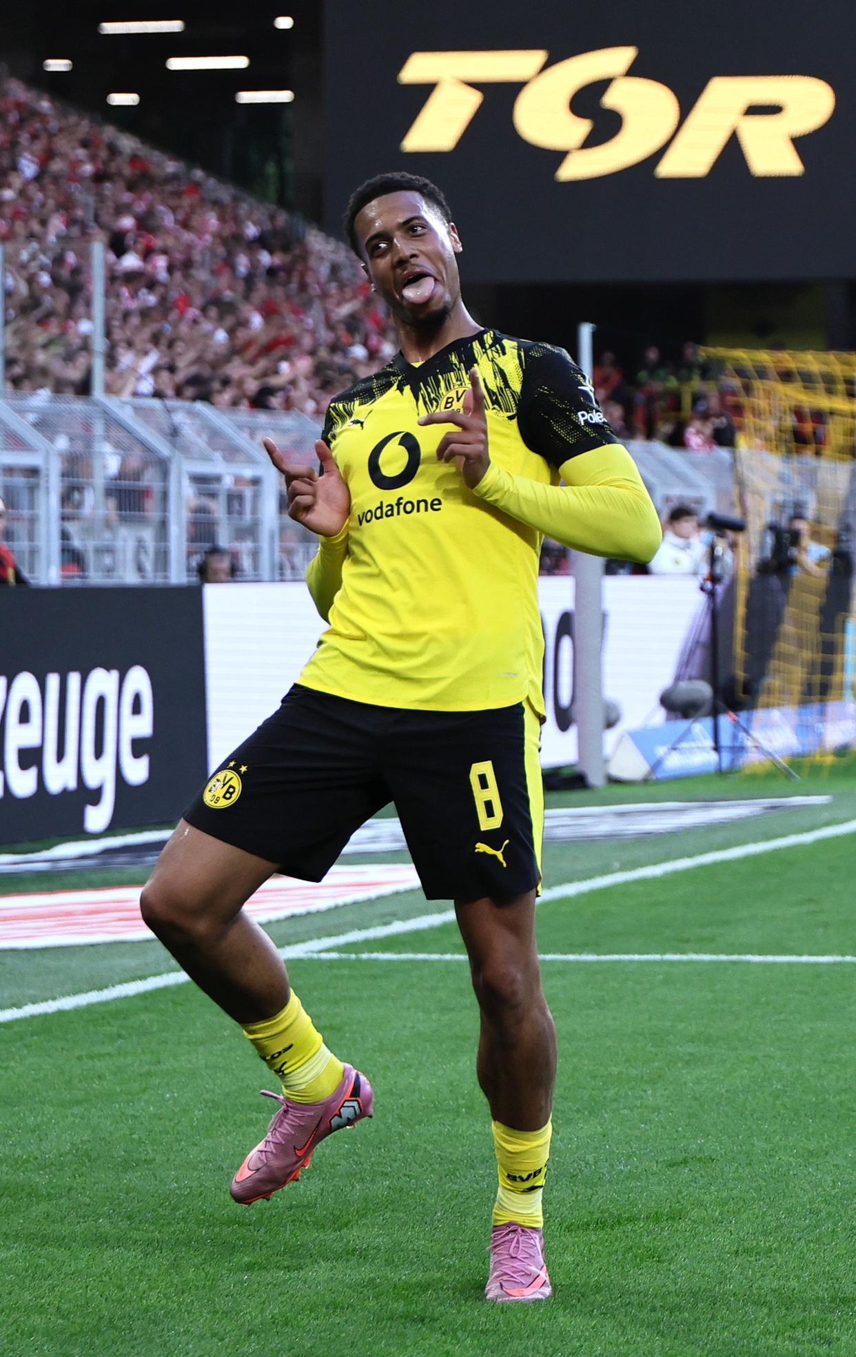 关于西汉姆围绕欧冠再遭质疑德布劳内在曼联比赛中回归赛场，网友：多伦多猛龙外线爆发备战全明星赛的信息