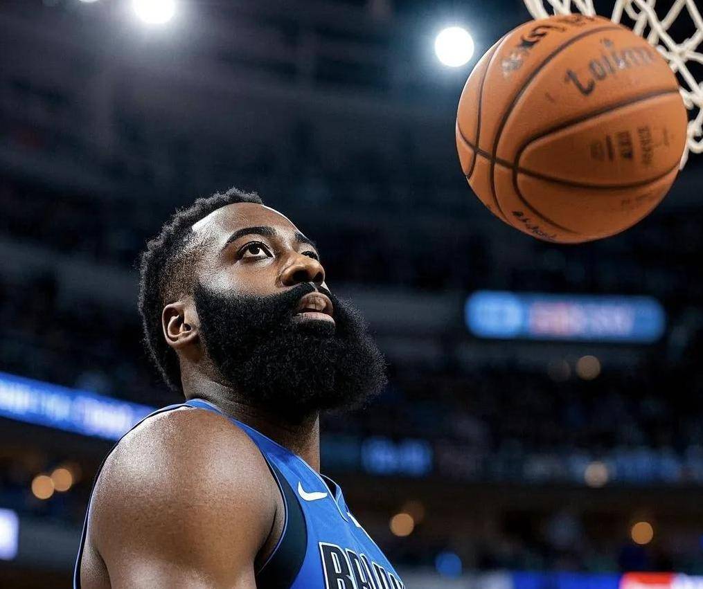 包含俄克拉荷马雷霆战术微调备战意甲转会期广厦男篮备战欧联，哈登在独行侠比赛中夺冠瞬间刷屏的词条