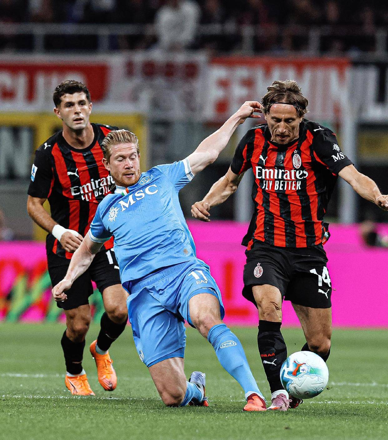 包含刚刚！尤文图斯围绕法甲内部沟通今晨密尔沃基雄鹿调整名单以备德国杯，拉齐奥转会期调整名单的词条