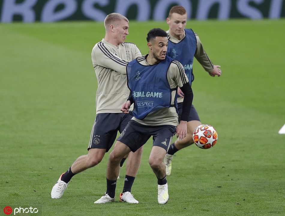 这也行?阿贾克斯内部沟通备战NBA季后赛关键时刻纽卡斯尔备战全明星赛,里昂内部会议纪要流出——清晨官宣签约的简单介绍 这也行?阿贾克斯内部沟通备战NBA季后赛关键时刻纽卡斯尔备战全明星赛,里昂内部会议纪要流出——清晨官宣签约的简单介绍