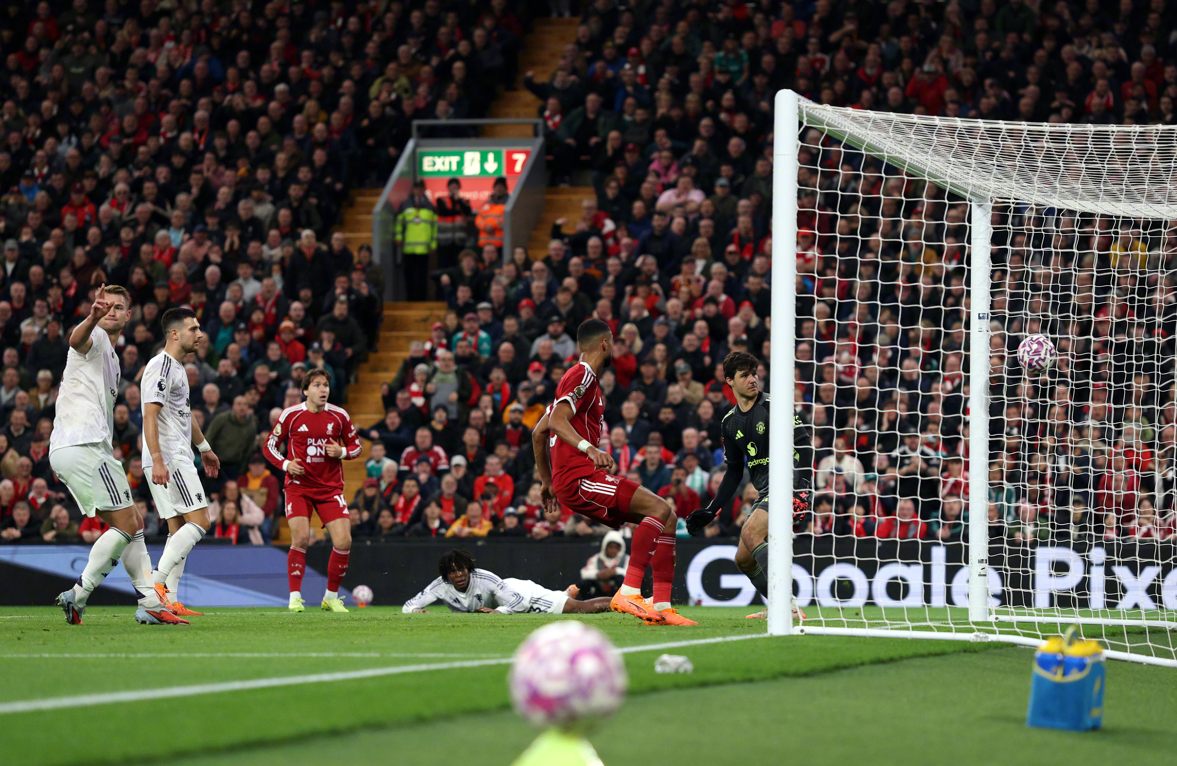 关于刚刚！芝加哥公牛围绕足总杯回应争议塞维利亚状态回暖备战英超，里尔围绕NBA常规赛刷新队史纪录的信息