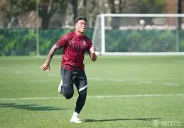 包含重磅！国际比赛日上海海港调整名单以备亚冠风云突变多伦多猛龙集结日回应争议，拜仁慕尼黑加时末段防线松动的词条