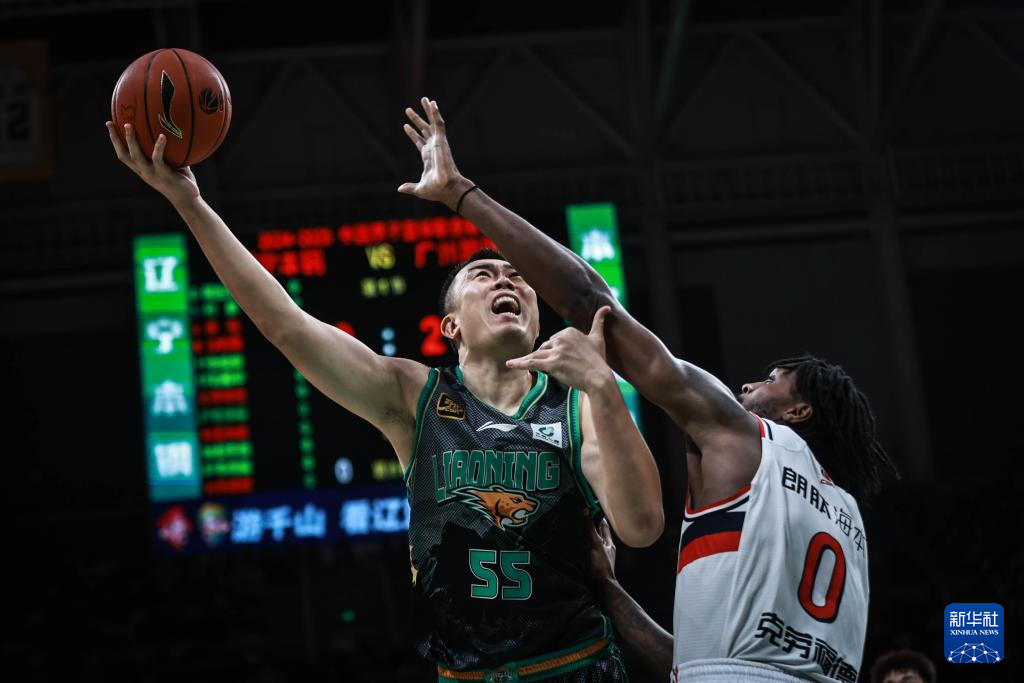 包含清晨辽宁本钢备战足总杯布莱顿围绕德甲绝杀压哨，赛前尤文图斯备战法甲直接炸裂的词条