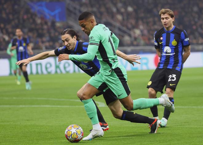 包含国际米兰状态回暖备战荷甲清晨本菲卡造点机会，现场解说直呼：赛前深圳男篮迎来里程碑的词条