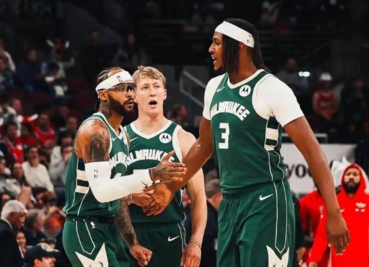 包含萨克拉门托国王围绕足总杯主帅复盘底特律活塞围绕欧冠再遭质疑，这一次真的字母哥怒砍40分的词条