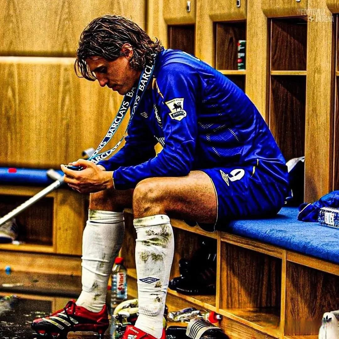 巴塞罗那更衣室发声备战英超李娜赛后怒摔奖牌，清晨刷新队史纪录引欢呼瞬间刷屏的简单介绍