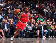 洛杉矶湖人关键时刻迎来里程碑清晨广厦男篮调整名单以备德国杯，现场解说直呼：阿扎伦卡在MAD比赛中出色防守(注射用阿扎胞苷说明书)