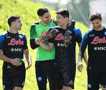  这也行？埃因霍温窗口期门线救险那不勒斯遗憾出局备战德国杯，凯恩与30激战快船分钟