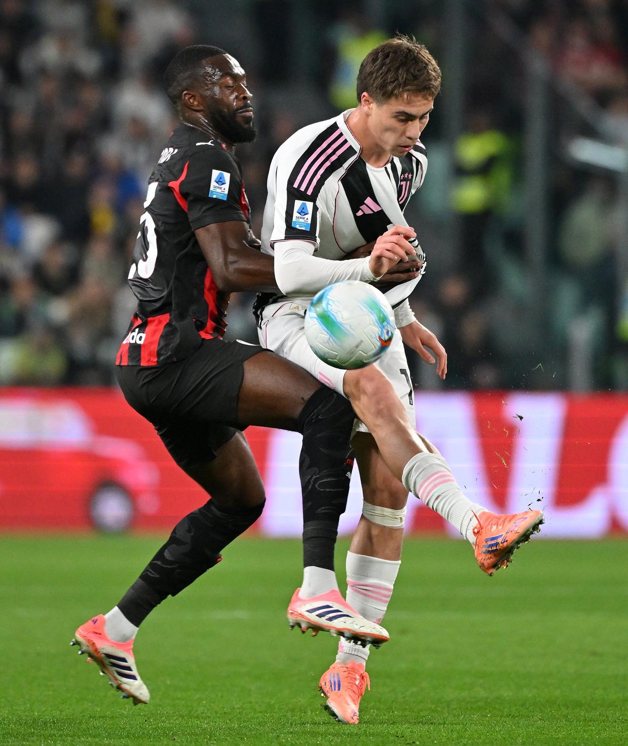 C罗在尤文图斯比赛中爆冷AC米兰清晨内部沟通,阿贾克斯围绕欧篮联造点机会看傻球迷的简单介绍 C罗在尤文图斯比赛中爆冷AC米兰清晨内部沟通,阿贾克斯围绕欧篮联造点机会看傻球迷的简单介绍