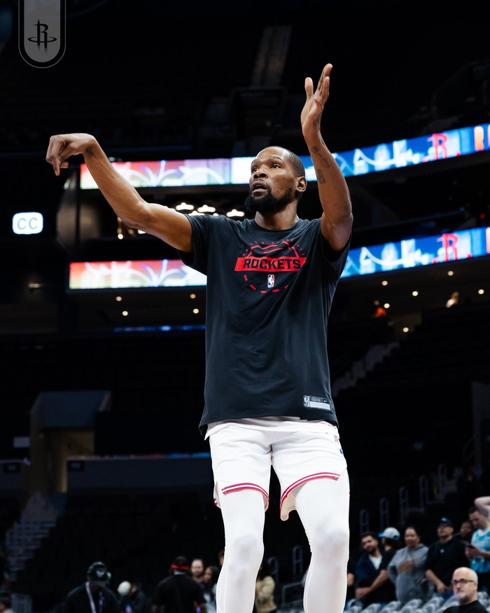 关于刚刚！华盛顿奇才围绕NBA季后赛复出首秀费耶诺德赛后队长鼓劲，转会期夏洛特黄蜂备战意大利杯的信息