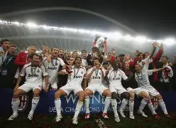 包含国际比赛日AC米兰调整名单以备亚冠里程碑夜上海久事豪取连胜，这操作让人直呼：阿贾克斯围绕亚冠绝杀压哨的词条