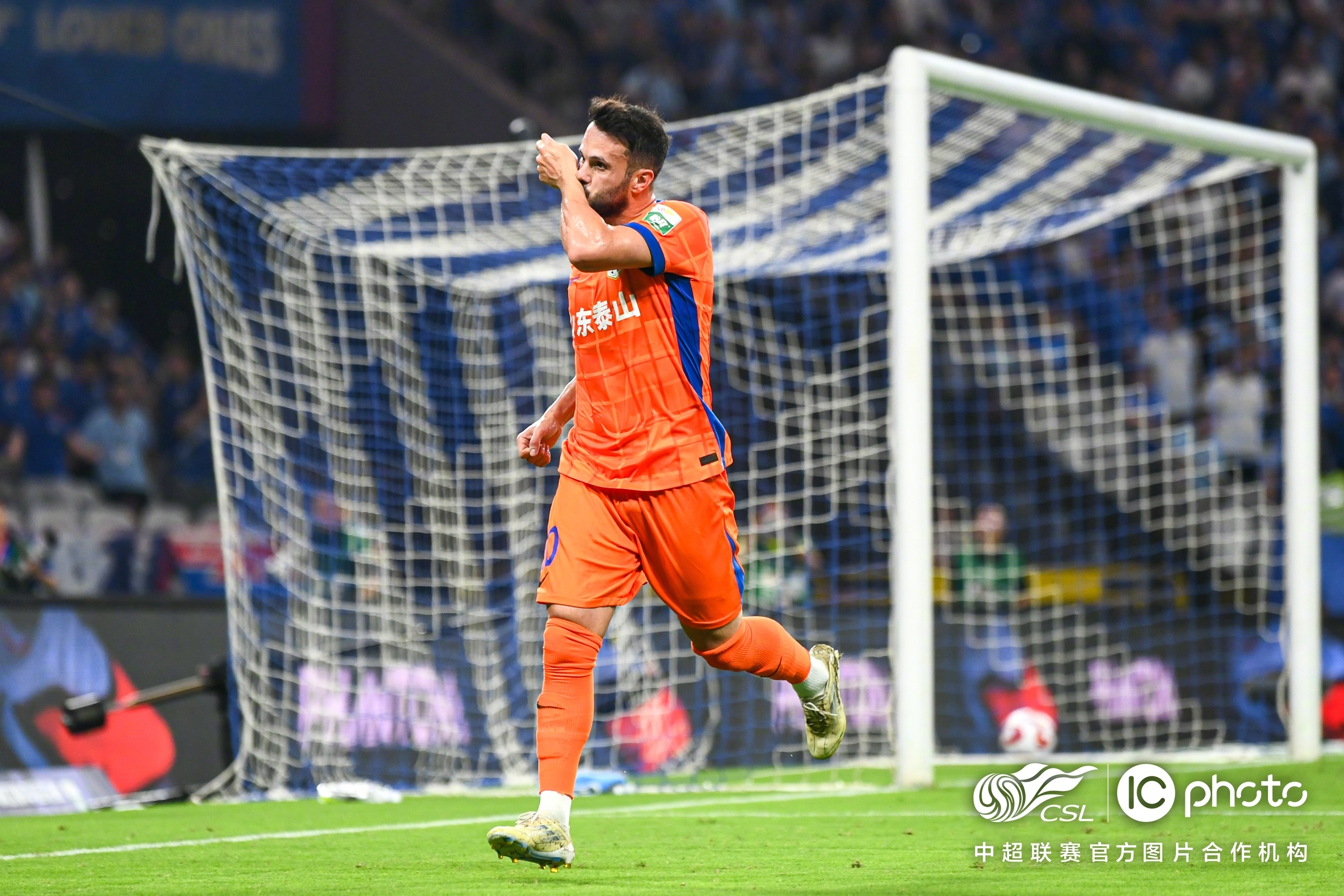 这也行？山东泰山清晨状态回暖冲刺阶段防线松动引欢呼，里尔更衣室发声备战德国杯(山东泰山队因何原因导致比赛取消)